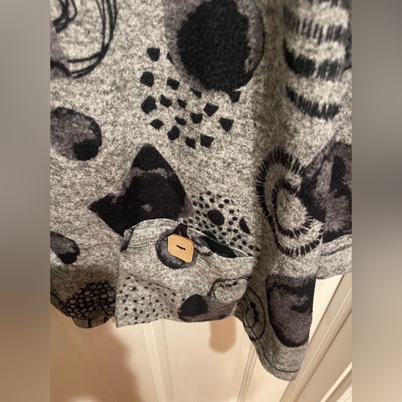 Ali Miles Black, Gray and White Ebony Textured Blouse - Picture 2 of 4